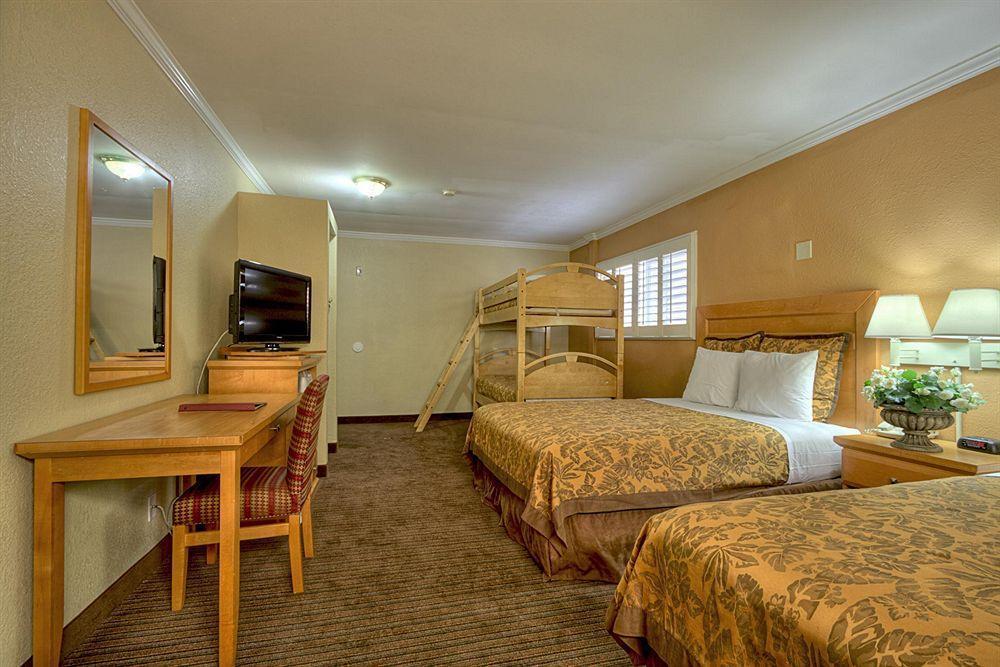 Anaheim Islander Inn And Suites Near Park And Convention Center Szoba fotó